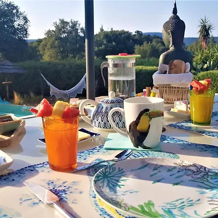 Alojamento de Acomodação e Pequeno-almoço Des Delices